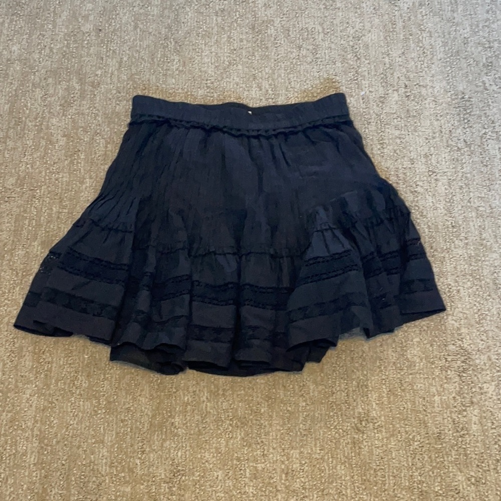 Trendy black skirt